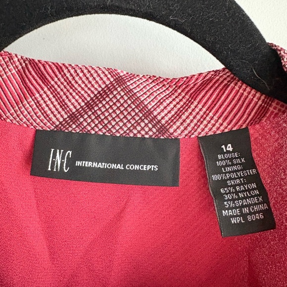 Pink and Black Sleeveless Dress - Picture 2 of 4